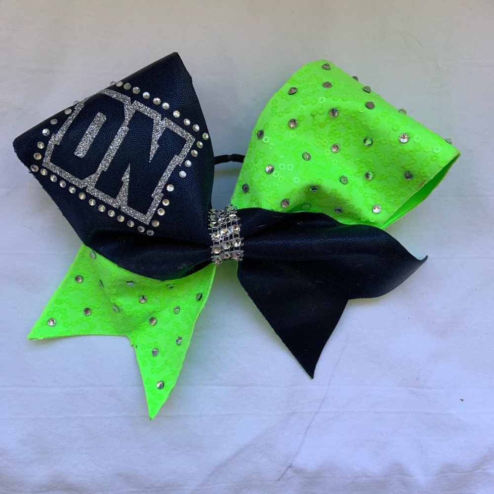 Cheer bow